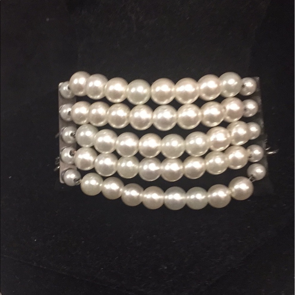 🛍️2 for $30🛍️NWOT 5 Strand white pearl bracelet